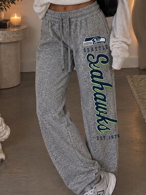 NFL Seattle Seahawks Women's Gray Sweatpants Size
Medium - Graphic Joggers